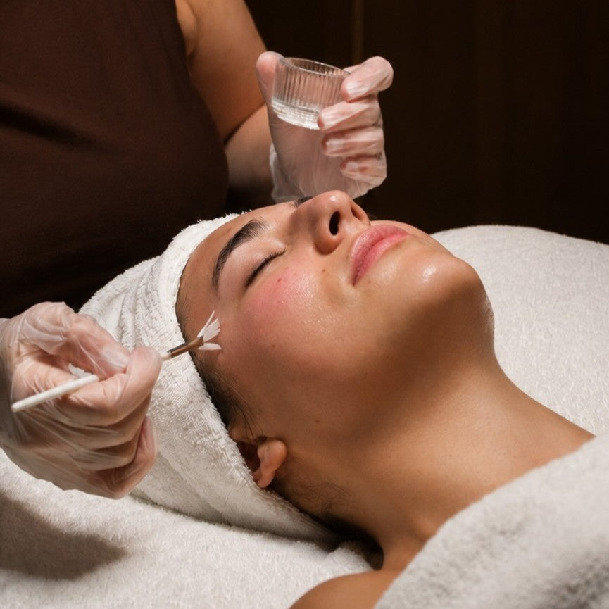 Chemical vs. Physical Exfoliation: Which Suits Dry vs. Oily Skin?